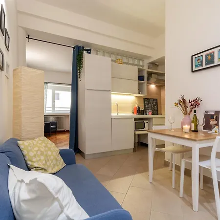 Gale Apartments- Luz