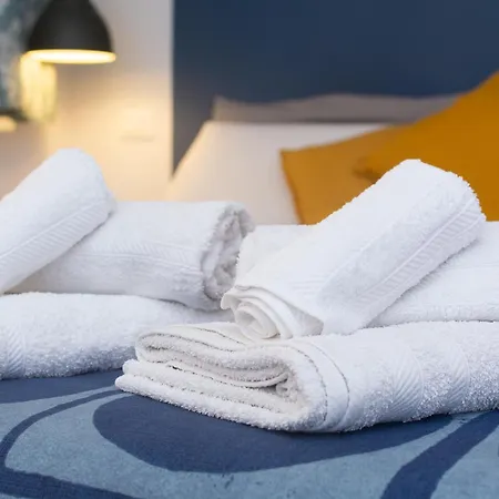 Gale Apartments- Luz *